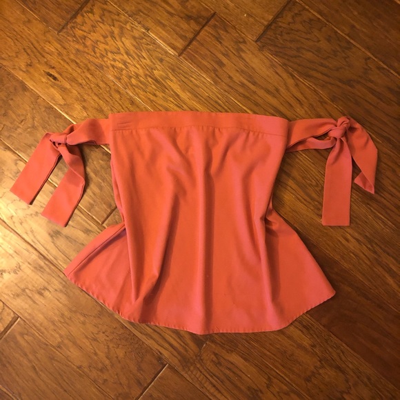 Off the Shoulder Gianni Bini Top - Picture 2 of 5